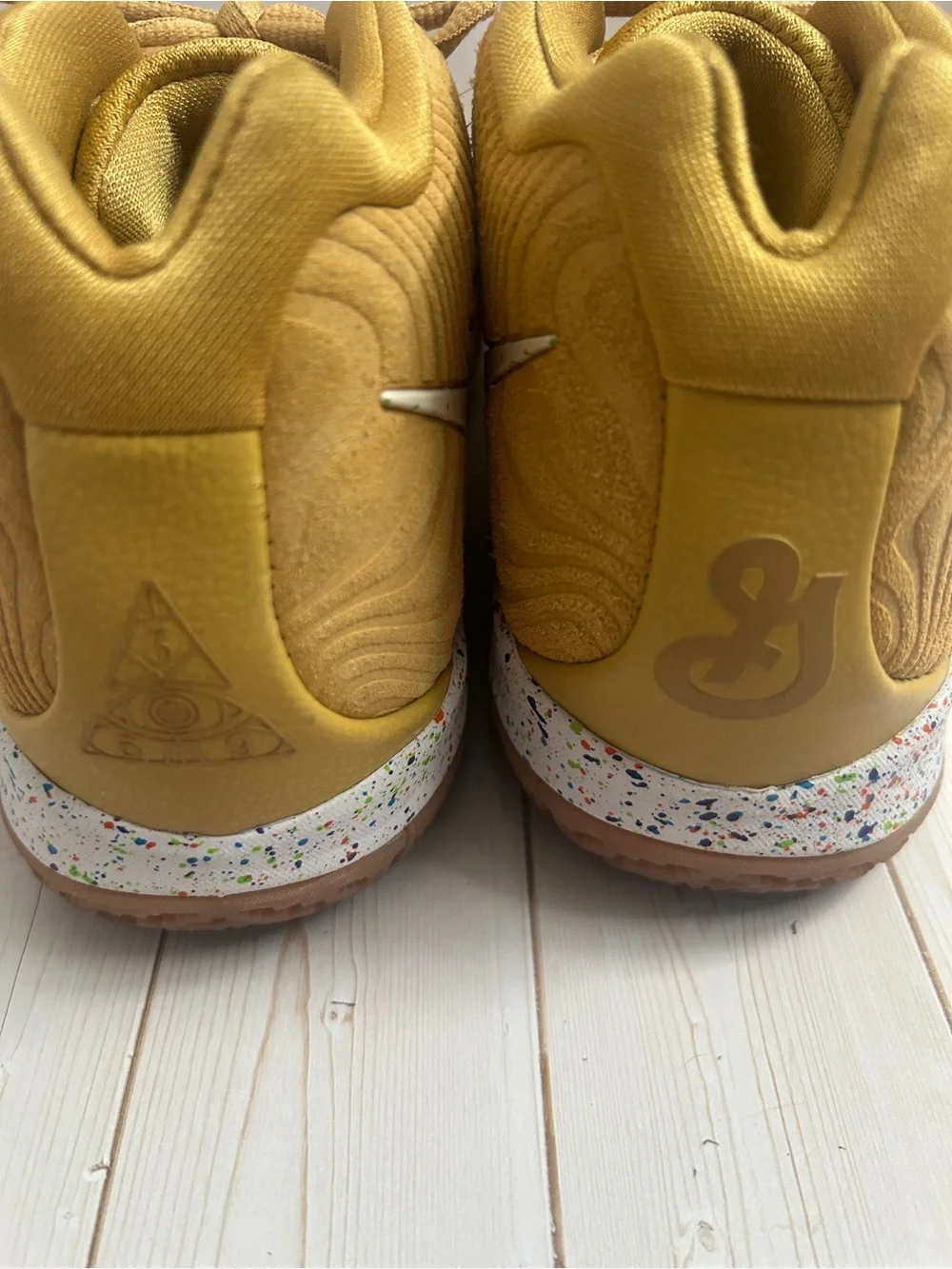 Nike Kyrie 4 CTC Kids size 5.5 Youth Gold Sneakers Cinnamon Toast Crunch EUC